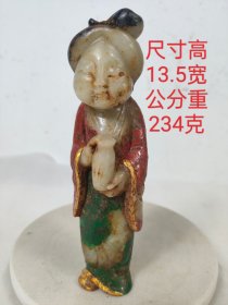 唐代和田玉画彩鎏金手持经书侍女 。取材新疆上等和田白玉雕刻而成 画彩鎏金 唐代典型器物 风格迥异 值得收藏鉴赏，尺寸如图