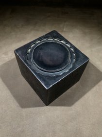 端砚正方形款：陆锡熊