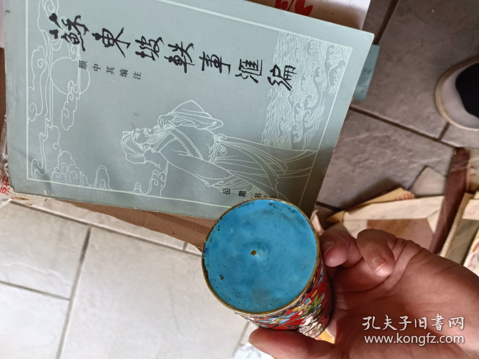 使用了30多年的景泰蓝大号老笔筒，品相好，实物拍摄品相如图，尺寸以实物为准，请务必看清楚再下单。老北京珐琅厂。