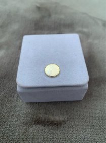 【海外回流  vintage中古】回流中古首饰盒  小年份  很实用  细节可见  盒子印有字母   仔细看好图片，尺寸如图，有瑕疵，介意勿拍，谨慎下单！出售不退！偏远地区邮费联系客服另算！