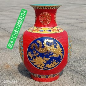 大清乾隆年制高浮雕开窗龙凤鎏金大瓶一个，器型端正，造型独特，保存完整无磕碰，品相如图