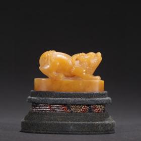 楚桥款·田黄石瑞兽钮印章