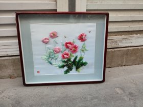 滕腾（1932年6月-2018年11月6日），河北省丰宁满族自治县人，满族，中国工艺美术大师、历任滕氏布糊画研究所所长、中国民协布糊画专业艺术委员会主任。 2010年，滕腾将创作的70余件套“滕氏布糊画”精品连同收藏的国内其他艺术家赠送的百余件艺术珍品一并捐献给丰宁满族自治县人民政府。2018年11月6日，滕腾因病于逝世，享年86岁。