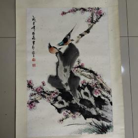 叶根森 现为上海书画院画师的叶根森，祖籍浙江绍兴，1951年生，少时随海宁钱镜塘先生开蒙习画。稍长，师从海上画家焦雨、杨邨、房介复诸先生学江派（江寒汀）小写意，50岁后专研工笔画。所作工笔画入选11至13届上海江南之春画展，并著有《叶根森花鸟画作品选》