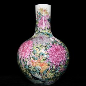 清乾隆珐琅彩菊花纹大天球瓶，高55.5cm直径38cm，