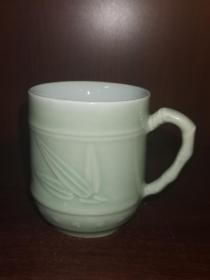 釉下“中国龙泉”款竹叶青瓷茶杯