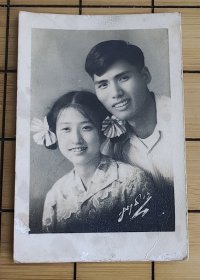 幸福双人照片：1957年8月，美丽跃然纸上