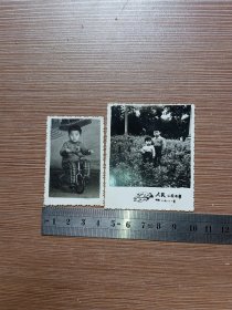 老照片2枚：骑车的小孩+可爱的兄妹二人在南昌八一公园合影