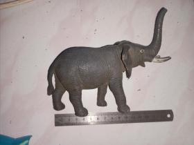 八十年代高校的教具--大象一个，也可做儿童玩具，本店多拍邮费合并一公斤以内一个价格。