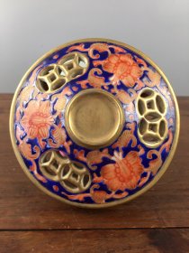 珐琅彩熏香炉一个,纯手工绘画,包浆自然,保存完整。细节如图