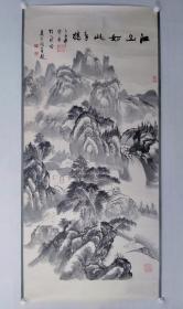 保真书画，姜宏钧题字，传统山水画作品一幅《江山如此多娇》尺寸：144.5×77.5，1936年生。山东青岛市工人文化宫专职书法家。中国书法艺术研究院艺术委员会会员，青岛书法家协会理事，副研究员。青岛市书学研究会会长，青岛市书画研究院副院长。