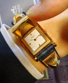 ❤爱马仕Hermes经典翻盖手表❤奢侈品正品经典款MEDOR系列柳钉手镯一体表（带盒）