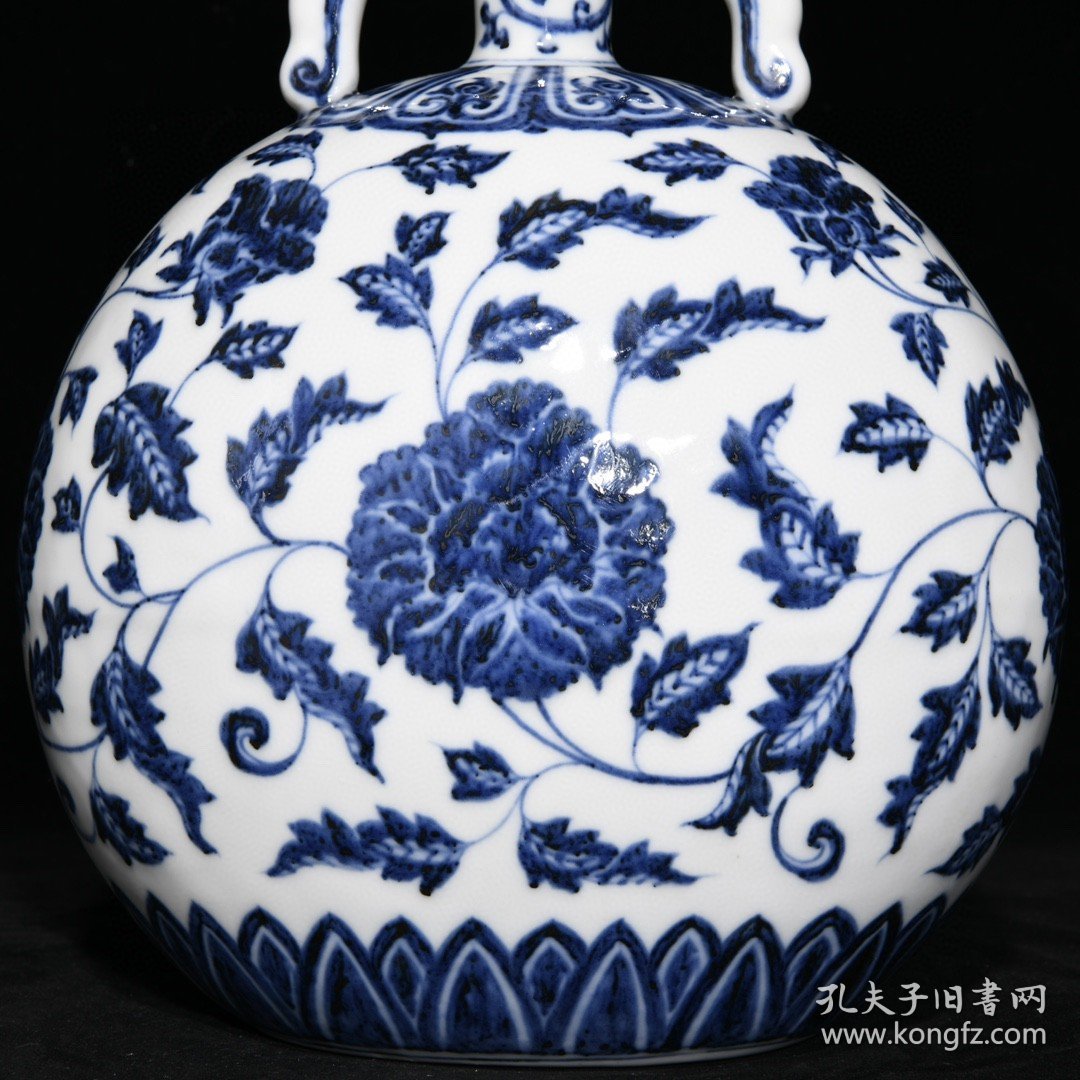 瓷器 明青花缠枝花卉纹扁瓶，高26.5厘米直径23厘米