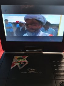 VCD光盘：刀郎 北方天空下。【内容：北方天空下、曼莉、祝酒歌、吐鲁番的葡萄熟了、2002年的第一场雪 等36首歌曲】。中文字幕（二片装）。