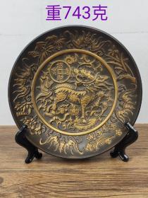 以前下乡收来的，高浮雕老铜盘一个，传世包浆，品相如图，收藏的佳品。