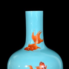 清慎德堂松石绿矾红描金金玉满堂纹天球瓶；37x25厘米