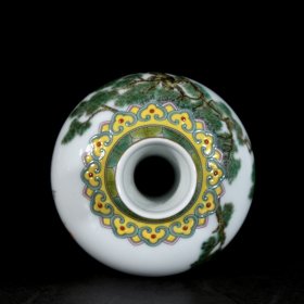 清雍正珐琅彩花鸟松鹤延年纹摇铃尊一对；25x11厘米