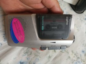 三洋 微型卡式录放机 采访机 TRC-625MN ，功能正常，带一盘带子，无其它配件。