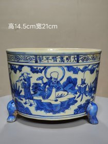 美品·款识“大明万历年制”精工细作满工青花通景八仙人物纹三足香炉。