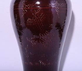 明永乐祭红釉雕刻凤纹梅瓶，高45×27厘米