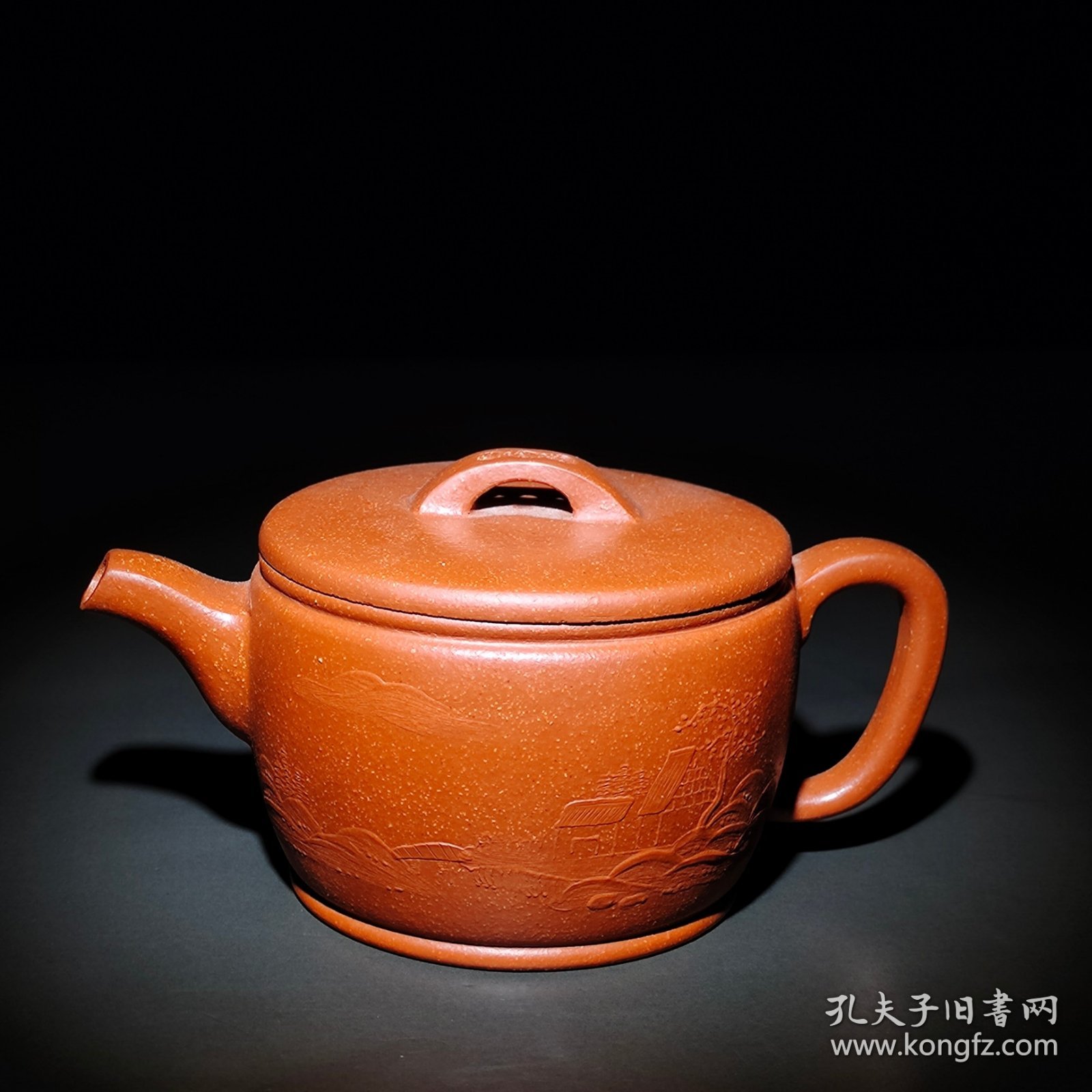 中国宜兴款，持平作原矿红泥紫砂壶。