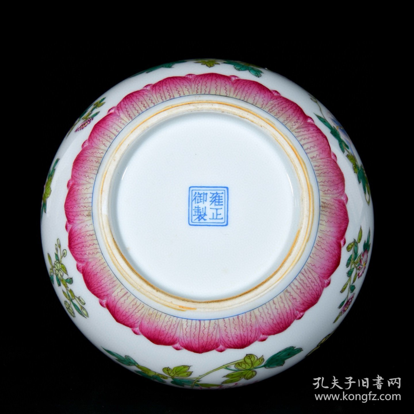 清雍正珐琅彩花鸟蝶恋花纹如意尊一对23x17厘米