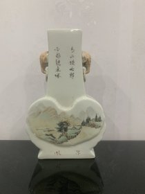 特价转让闲置瓷器浅绛彩手绘山水人物双耳象鼻瓶，高26宽16厘米，闲置转让低价出售。标价实卖价，易碎物品看好再下单，一物一图细节如图。