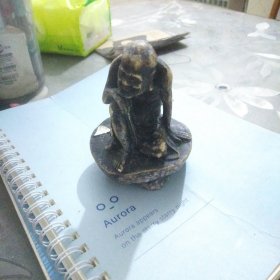 老爷子石雕像
