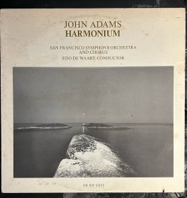 ECM出品美国极简作曲家john adams黑胶，B面完好，A面有一道很长很明显的细痕，手摸上去感觉不到沟的凹陷，应该读盘无碍，封套下缘有一个打口，封底有一处污渍