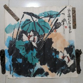 【名人国画】作者：孙光成就卓越，1988年举办中国首个在校大学生个人画展，1991年在西安电视台主讲35集“国画艺术”讲座。他开创意彩仕女画派，作品获首届中国中青年名家书画邀请展学术奖等。还为超40部影视作品题写片名，画作被众多机构和个人收藏。品相实物请老师看图片为准68*68cm