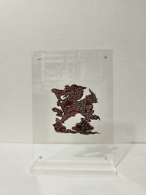 新中式麒麟皮影摆件 牛皮雕刻手工上色 配透明亚克力画框 尺寸14.8×21厘米 送礼自用都很合适