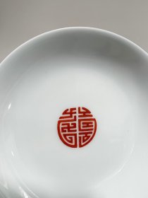大清雍正御制款矾红年年有余纹盘