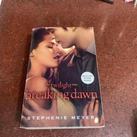 The Twilight Saga: Breaking Dawn (Movie Tie-in)  暮光之城4：破晓(电影版小说)