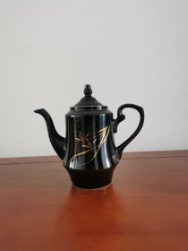 黑釉描金兰草茶壶