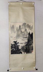 广西老一辈画家，周绪琛山水画89*64cm《兴坪胜境》，1982年作品，原装裱立轴（保真书画）