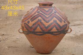 25_马家窑彩陶双耳瓶，出现于距今五千七百多年的新石器时间晚期，历经了三千多年的发展。达到了世界远古彩陶史的顶峰，保存完整，包浆浑厚，尺寸如图