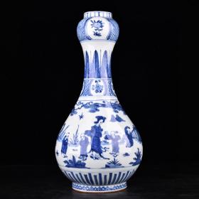 清嘉靖青花美妇教子纹蒜头瓶