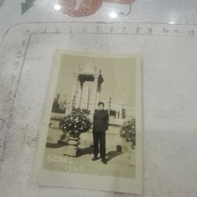 革命之友谊/男子广州黄花岗元旦留影