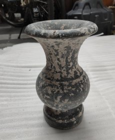 青花花瓶一件 (表面有水泥，重量：4.8kg) 25021454