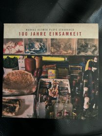 100 jahre einsamkeit，百年孤独，是德国实验厂牌创始人markus detmer在厂牌推出第一百张厂牌时亲自挑选的一个合辑，包括旗下faust，to rococo rot，ekkhard ehlers，the flying lizards等实验组合的合辑，环保纸壳简装，盘面完好