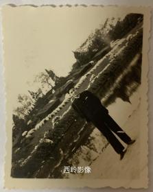 【老照片】约1950年代末在上海中山公园留影的男子