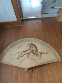 老椴木镂空工艺烙画吉祥如意老虎扇。