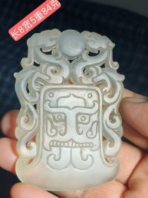 和田玉手工雕刻双龙戏珠玉佩一个，雕工精致，包浆油润，沁色自然，玉体通透，刻画形象细腻逼真，栩栩如生，手感圆润，品相完整，成色如图
