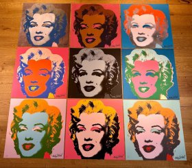 安迪·沃霍尔（Andy Warhol，1928-1987 年）玛丽莲·梦露为主题的 9 幅石版画，限量版，带盖章和手工编号。每张纸上都有签名，是 2400 张手工编号的纸中的一张。背面印有 CMOA（卡内基艺术博物馆/宾夕法尼亚州），约 60x 60 厘米。可单幅出售，价格另议！