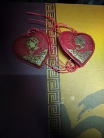 一对漂亮的塑料章