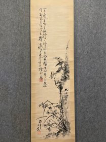 古筆赏石灵芝兰花图【奥原晴湖，松冈环翠】 
1837 - 1913（天保八~大正二）77岁。池田重 太的第三女，后人奥原家为养女，号星古、虞古、静古、 墨吐云烟楼。下总（今千叶县）生人。先后受业于福田半 香、牧田水石，又祖述中国元、明、清诸家画谱，并到中 国游历，此间受郑板桥、费晴湖画风影响至深，且振笔 临习不废，受益匪浅。回国后名重画坛，被誉为女南宗 画第一人