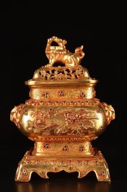 大明宣德年制铜鎏金镶嵌宝石三层狮子炉
重1800克，高24厘米，宽17厘米