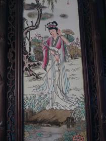 昭君出塞，贵妃醉酒，西施浣纱 貂蝉拜月，古代四大美女瓷板画，年代未知，保真瓷不包年代。纯手绘，非印刷品。个头大，不包邮，运费到付，估计运费挺贵的。谨慎下单，售出不退。

纯实木框子，框子是老木工工艺，不是那些粗制滥造的东西，画工和框子工艺都很讲究