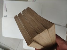毛泽东选集1～4卷.全套！～（一位老同志的私藏～ 原配本～全部沈阳1966年10月第一次印刷）：白皮，简体字横排版。！全部1966年10月沈阳第一次印刷！，每本都盖有藏家印章！～总体品像不错：自然、立正、包老保真！（注意：内页有一些画线，请先看图片和描述，然后.可放心选购…！，，