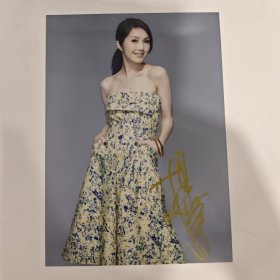 著名女歌手、影视演员 杨千嬅 亲笔签名照1张